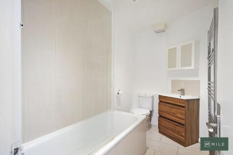 Flat 1, 165 Brond...