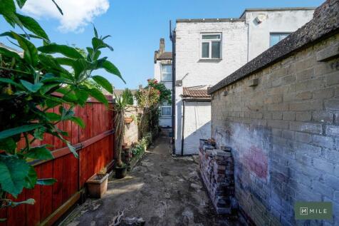 81 Purves Road - ...