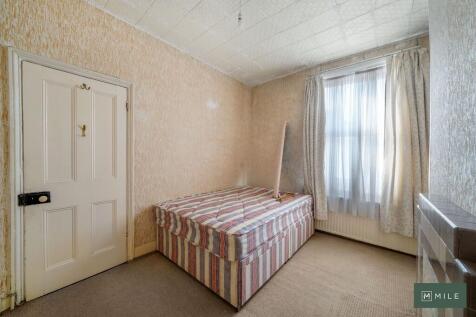 81 Purves Road - ...