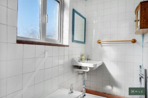 81 Purves Road - ...