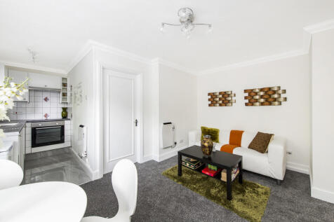 15 Albany Court, ...