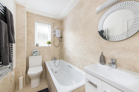 15 Albany Court, ...