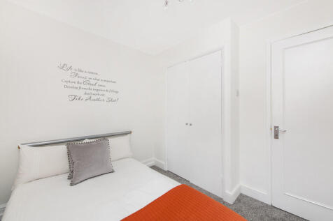 15 Albany Court, ...