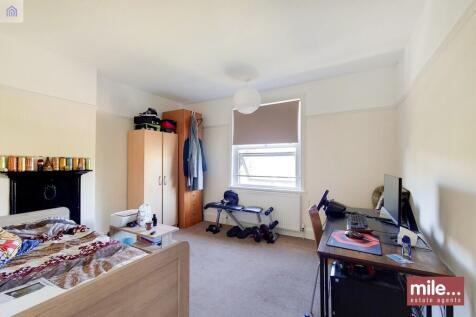 3_Main Bedroom-0