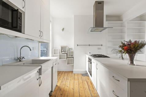 156 Roundwood Roa...