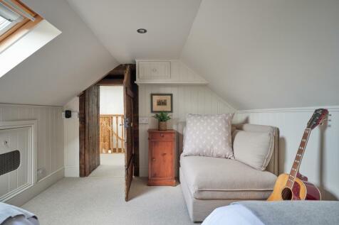 Twin bedroom
