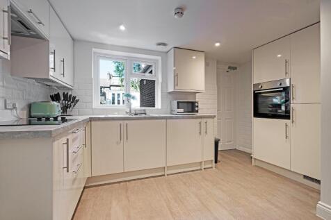 Communal Kitchen/Dining Room