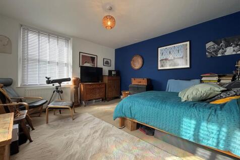 Sitting Room/Bedroom 4