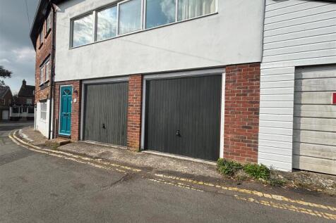 Garage to the right hand side