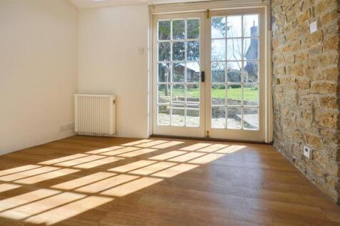 Snug/Dining Room