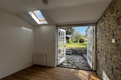 Snug/Dinning Room