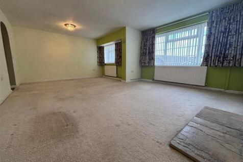 Sitting Room/Dining Room