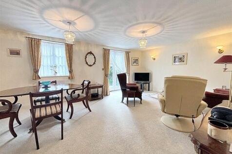 Sitting/Dining Room