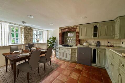 Kitchen (Virtually Staged)