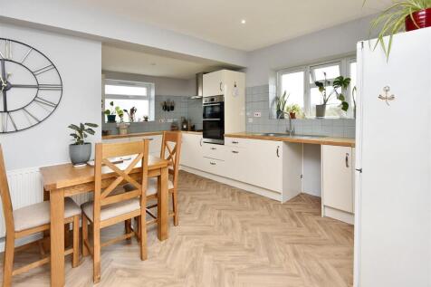 Kitchen/Dining Area