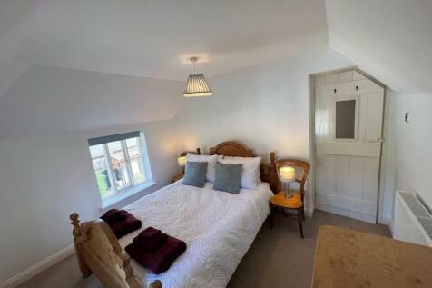 Bedroom 1.jpg