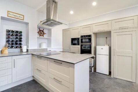 Kitchen 1.jpg
