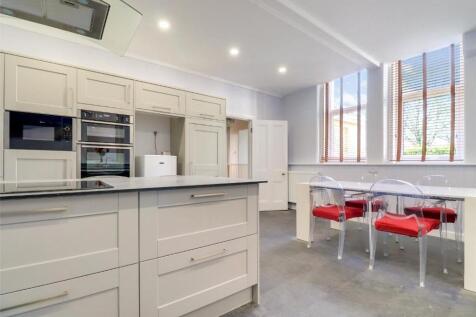 Kitchen 2.jpg