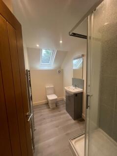Upstairs Bathroom 