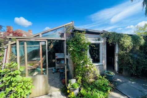 16churchgdn3.jpg