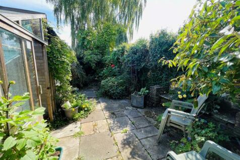 16churchgdn2.jpg