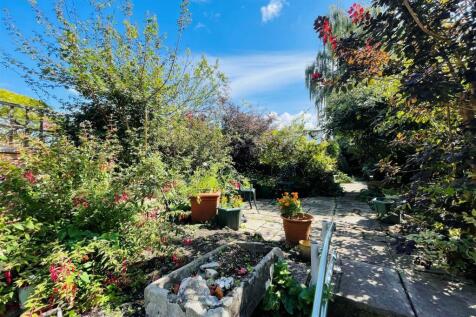 16churchgdn1.jpg
