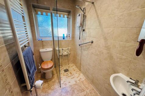 140ashower.jpg