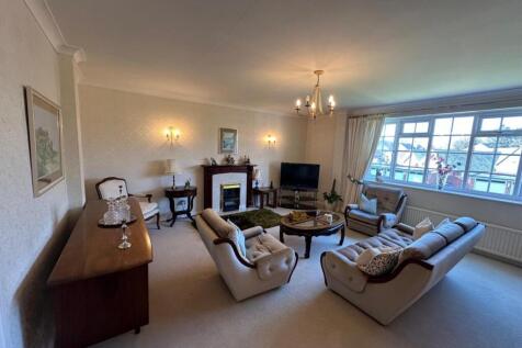 the gables lounge.jpg