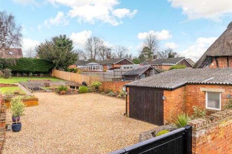 Driveway/Outbuilding