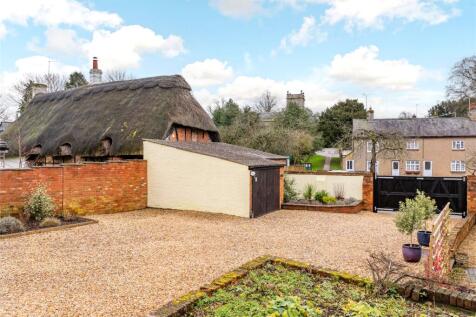 Driveway/Outbuilding