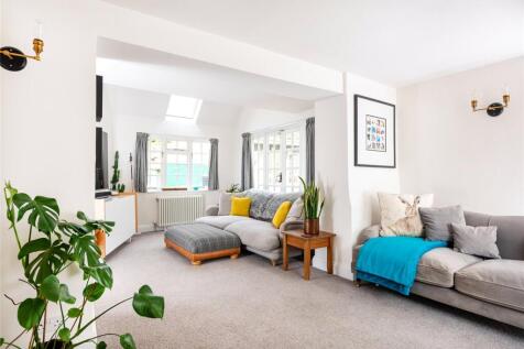 Sitting/TV Room