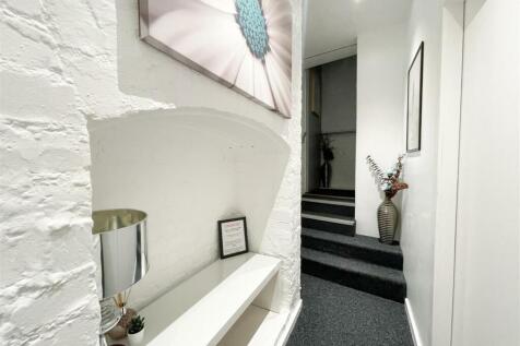 Entrance Hallway.jpg