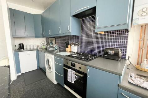 Kitchen 2.jpg