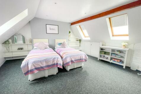 Bedroom 5.jpg