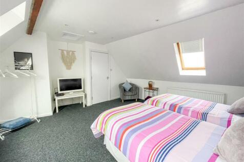 Bedroom 4.jpg