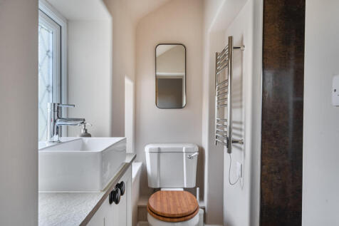 1383937-5-691f398...