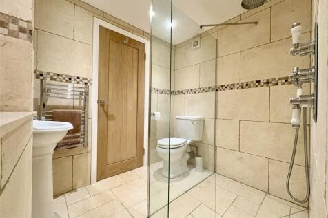 Studio Shower Room