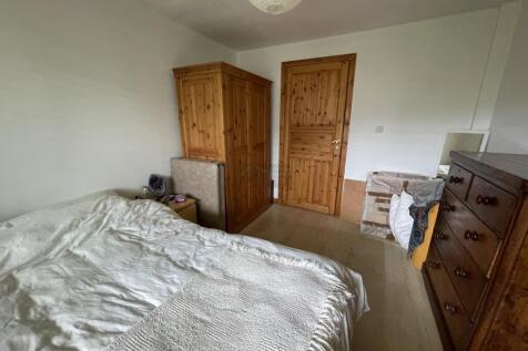 Flat 2 Bedroom b.JPG