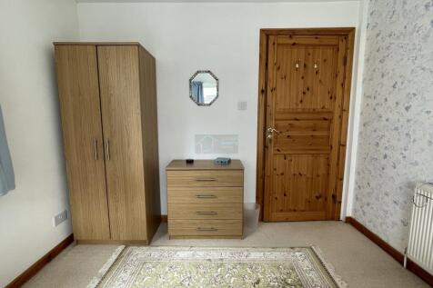 Flat 3 Bedroom 1b.JPG