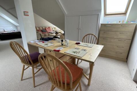 Flat 4 Dining Area.JPG