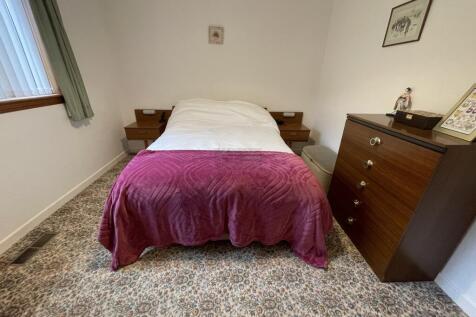 Bedroom 1a.JPG
