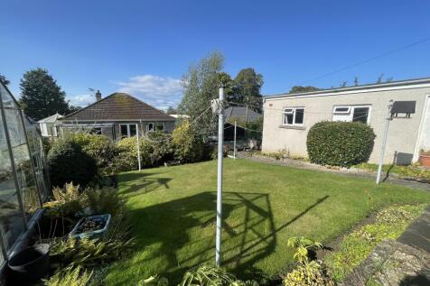 Rear Garden b.JPG
