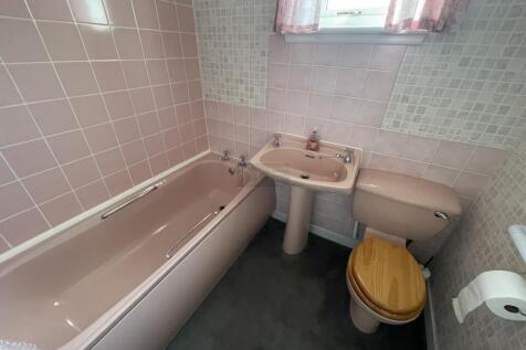Bathroom.JPG