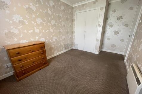 Bedroom 1b.JPG