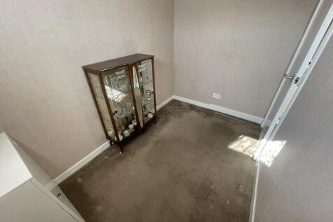 Bedroom 3b.JPG