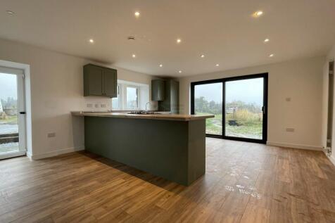 Kitchen Family Room b.JPG