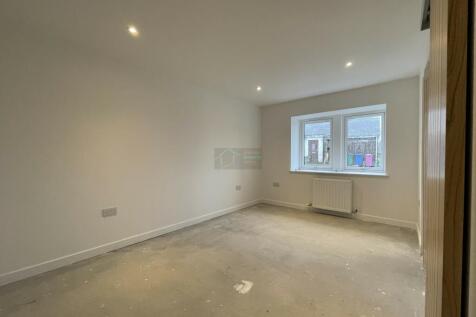 Master Bedroom a.JPG