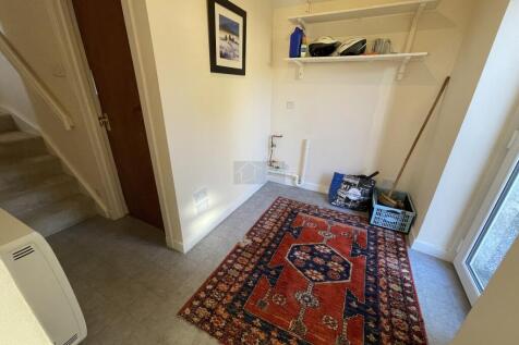 Rear Utility rm.JPG