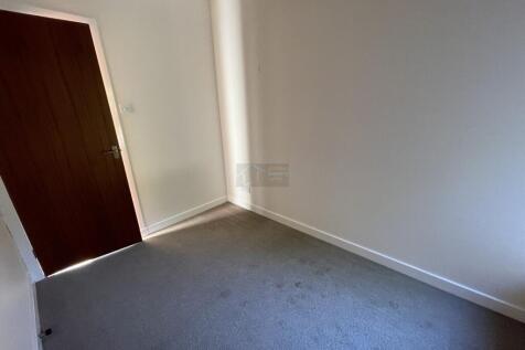 Bedroom 3b.JPG