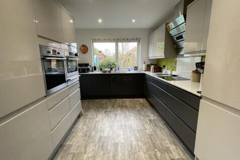 Kitchen a.JPG